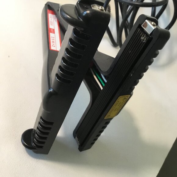 Uline H-1069 Crimper Hand Sealer 6" with Foot Pedal - Picture 9 of 11